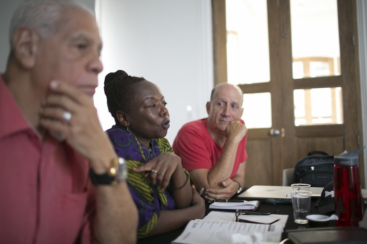 De izquierda a derecha: Luis Rafael Sánchez (Puerto Rico), Ellah Wakatama (Zimbabwe) y Jonathan Levi (Estados Unidos), maestros del programa.