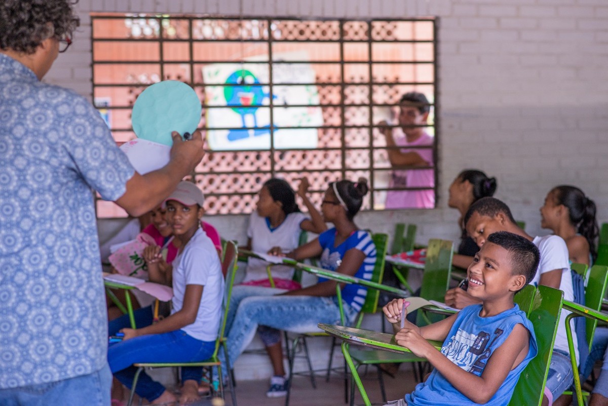 40 jóvenes del barrio Nelson Mandela, de Cartagena, desarrollarán capacidades para investigar, contar y compartir noticias de interés para su comunidad - Foto: Fundación Tenaris TuboCaribe