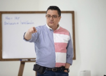 Daniel Lizárraga ha conducido talleres de la Fundación Gabo en varias ocasiones. Fotografía: Fundación Gabo. 