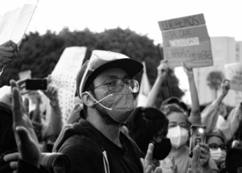 Fotografía: Protestas en Guatemala. Shalom de León en Unsplash. Usada bajo licencia Creative Commons.