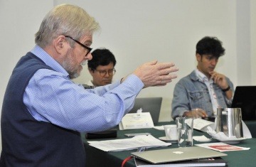 Michael Reid durante una sesión del Taller Periodismo de Análisis de América Latina. Foto: Guillermo Legaria.