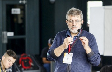 Mario Tascón, socio director de Prodigioso Volcán, durante un taller en el Festival Gabo 2019.