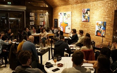 El Colectivo Antídotos durante una reunión-debate organizado con los lectores después de la publicación de la encuesta sobre gestión de residuos en Toulouse. Foto: Fanny Moulin.