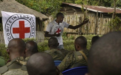 Militares de las Fuerzas Armadas de República Democrática del Congo en una sesión de sensibilización sobre las normas fundamentales del derecho internacional humanitario. | Cruz Roja en Flickr. Usada bajo licencia Creative Commons. 