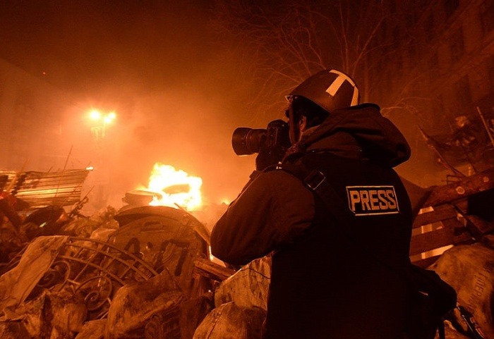 Un reportero gráfico capta imágenes del conflicto en Ucrania en 2014. Foto: Wikimedia Commons