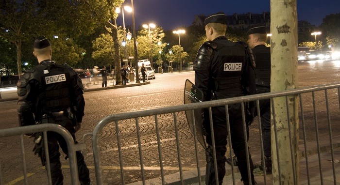 Policías en París / Fotografía: Pablo Ibáñez en Flickr / Usada bajo licencia Creative Commons