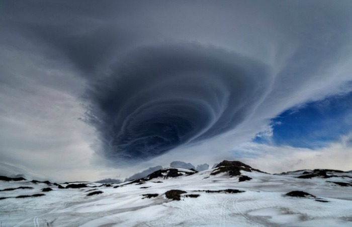 ¿Es real esta imagen de una nube con forma misteriosa?…. ¡Responde nuestro quiz semanal de noticias!
