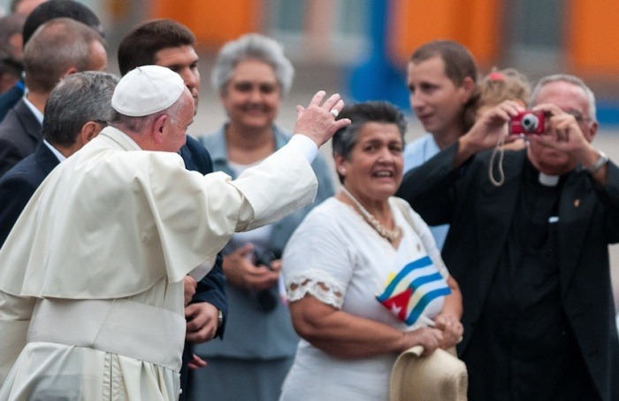 El papa llega a Cuba / Fotografía: Calixto Llanes en Flickr / Usada bajo licencia Creative Commons