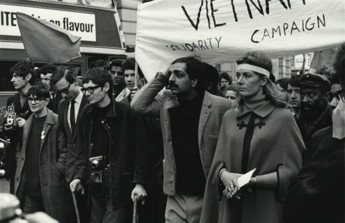 ¿Aparece Stephen Hawking en esta marcha contra la guerra de Vietnam en 1968?... ¡Responde nuestro quiz de noticias! 