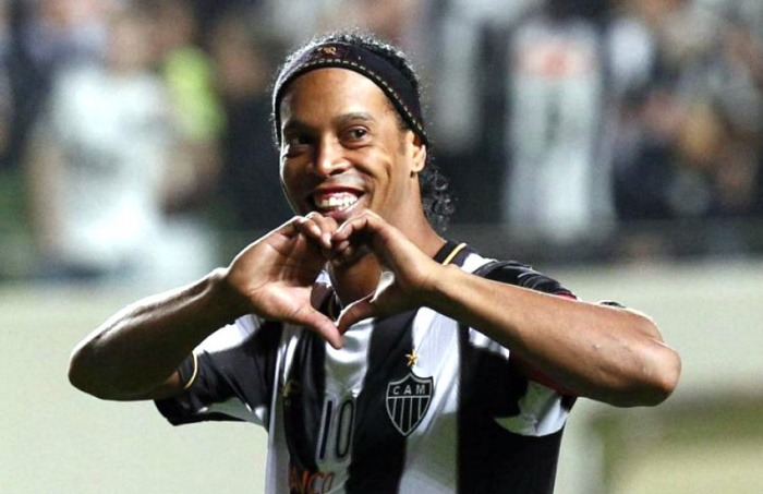 ¿Es cierto que el exfutbolista Ronaldinho se casó con dos mujeres?... ¡Responde nuestro quiz de noticias!