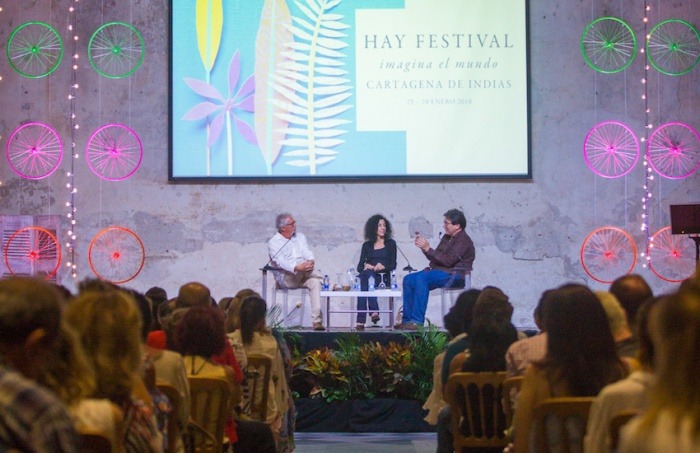 Héctor Abad Faciolince, Leila Guerriero y Jaime Abello Banfi participan en una charla organizada por la FNPI en Hay Festival Cartagena 2018. Foto: Rafael Bossio / FNPI.