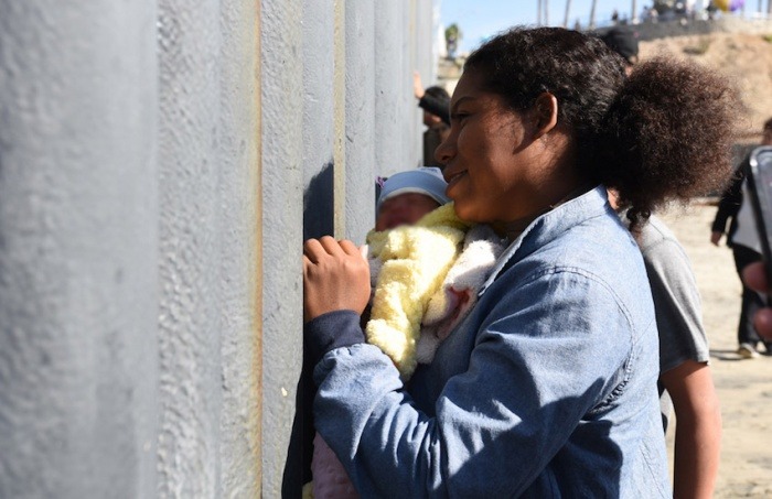 Migrantes en la frontera México-Estados Unidos. Foto: Daniel Arauz (utilizada bajo licencia Creative Commons).