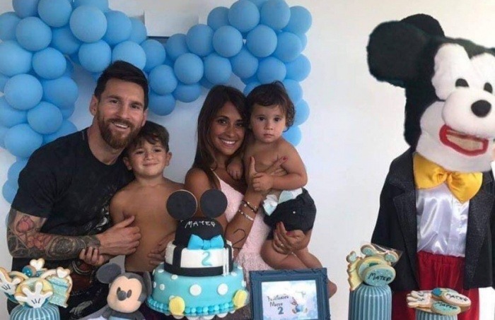 ¿Es real este patético Mickey Mouse en la fiesta de cumpleaños de uno de los hijos de Messi?... ¡Responde nuestro quiz de noticias!