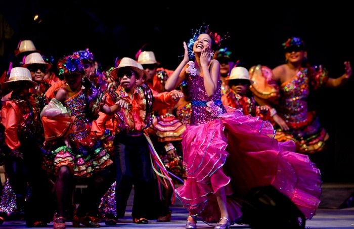 Cristina Amortegui, bailando en la lectura del Bando del Carnaval de Barraquilla. Joaquín Sarmiento/Archivo FNPI