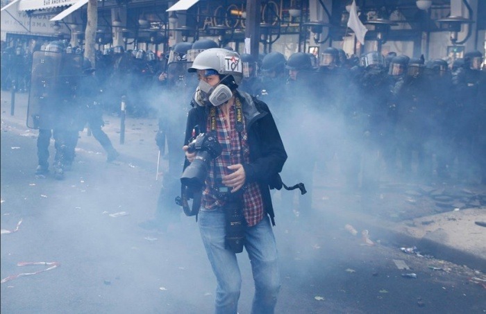 Desde 2015, al menos 10 periodistas han perdido la vida mientras cubrían manifestaciones en la calle. Fotografía: UNESCO.