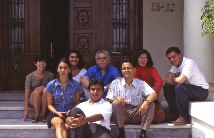 Gabo, junto a algunos de sus alumnos en el primer taller de reportaje que dictó para su fundación, en Barranquilla (Colombia). Foto: Cortesía Andrés Grillo.