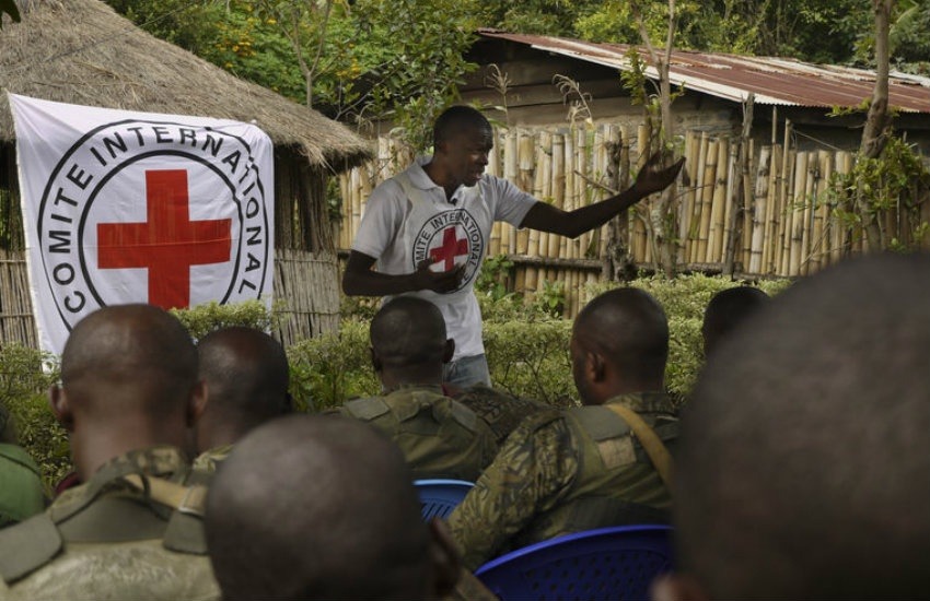 Militares de las Fuerzas Armadas de República Democrática del Congo en una sesión de sensibilización sobre las normas fundamentales del derecho internacional humanitario. | Cruz Roja en Flickr. Usada bajo licencia Creative Commons. 