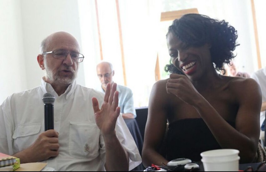 Daniel Samper Pizano y Taiye Selasi conducirán la charla Periodismo en Macondo. Foto: Joaquín Sarmiento. 