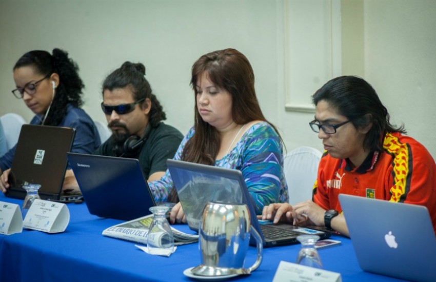 13 periodistas participan en el Taller reportaje sonoro y temas urbanos. Foto: Manolo Rivera