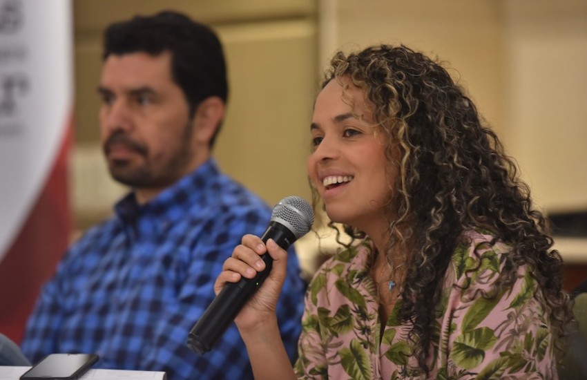 Ginna Morelo dirigió el taller 'Datos para contar ciudades' junto a Ernesto Cortés. Foto: Ernesto Guzmán Jr. / FNPI