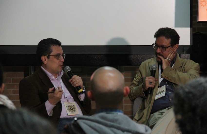 Daniel Lizárraga (izquierda), maestro del taller 'Investigar la basura', participó en una charla en la cumbre Latinoamérica Recicla. Foto: Mateo G. Rivas / FNPI