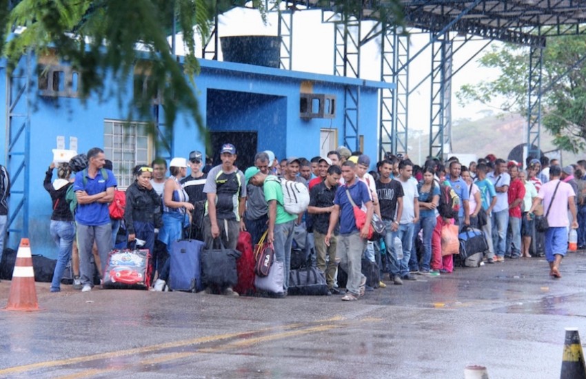 Migrantes venezolanos en la ciudad fronteriza de Pacaraima, Brasil. Foto: Reynesson Damasceno / ACNUR.