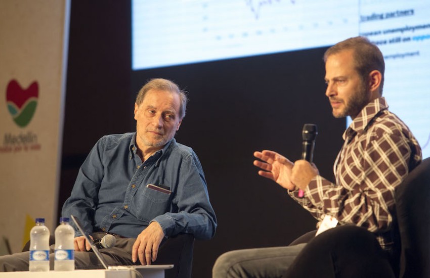 Jean-François Fogel (izq.) junto a Gideon Lichfield (der.). Foto: David Estrada Larrañeta / Archivo Fundación Gabo.