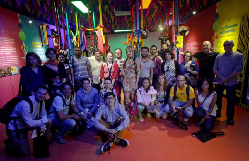 Participantes de la Beca Gabo 2013 en la Casa del Carnaval durante el módulo de Cultura Popular. 2013