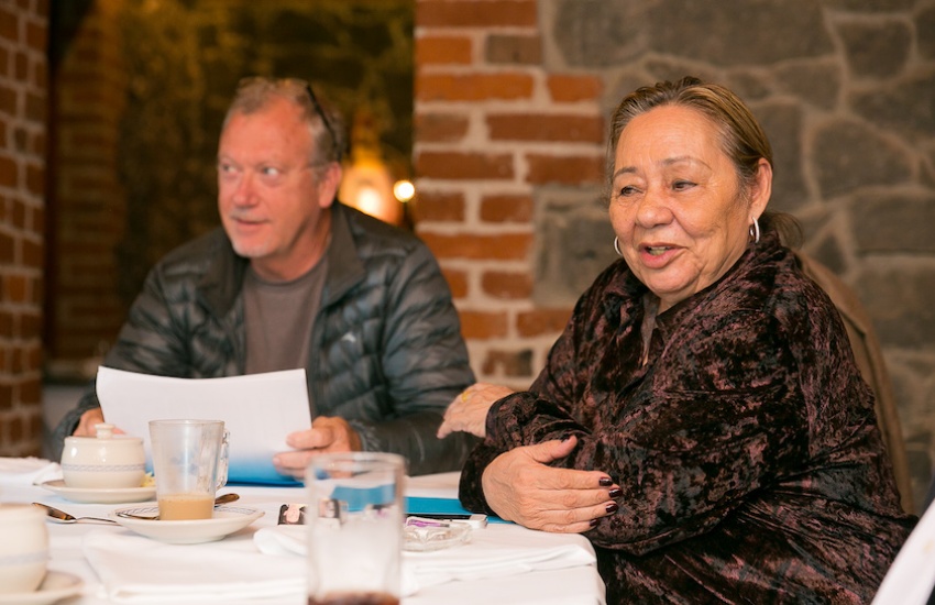 Jon Lee Anderson y Mercedes Barcha en la reunión del Consejo Rector de la Fundación Gabo en 2014. Foto: Guacamole Project - Archivo Fundación Gabo.