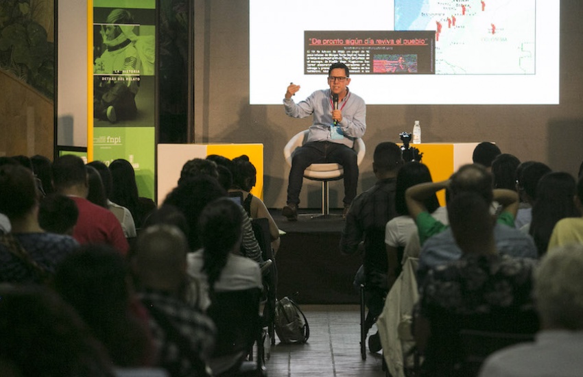 Óscar Parra Castellanos, director de Rutas del Conflicto, durante una charla en el Festival Gabo 2018. Foto: Archivo Fundación Gabo.