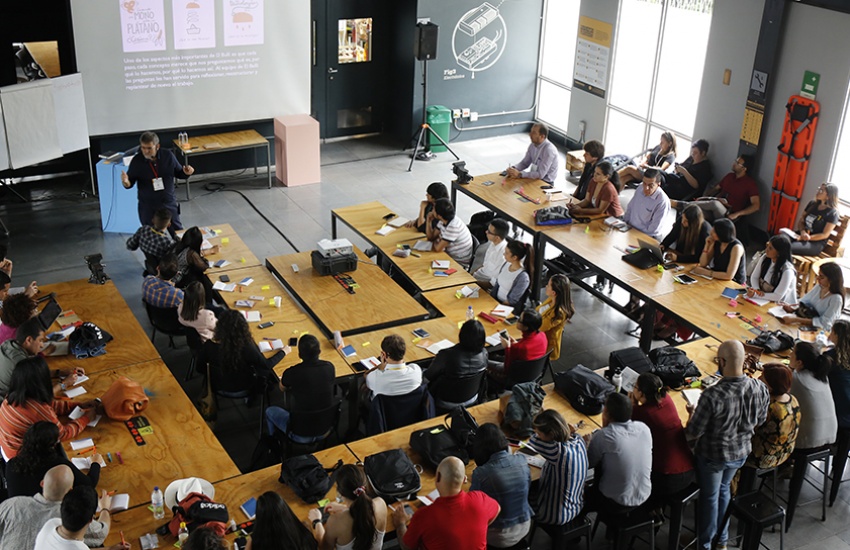 Mario Tascón, socio director de Prodigioso Volcán, durante un taller en el Festival Gabo 2019.