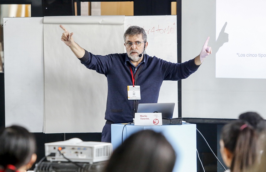 Mario Tascón, socio director de Prodigioso Volcán, durante un taller en el Festival Gabo 2019.