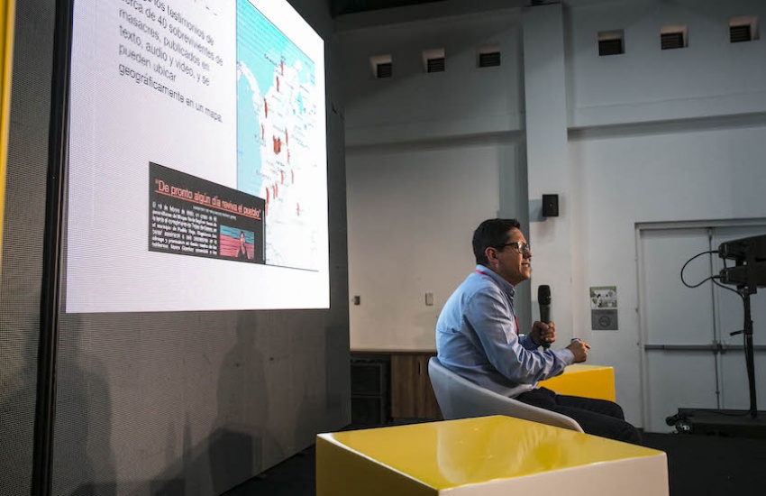 Óscar Parra Castellanos, director de Rutas del Conflicto, durante una charla en el Festival Gabo 2018. Foto: Archivo Fundación Gabo.