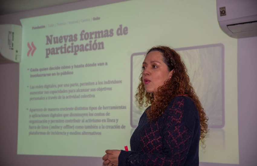 Dora Montero Carvajal durante el taller ‘Periodismo regional en contextos de cambio social’.