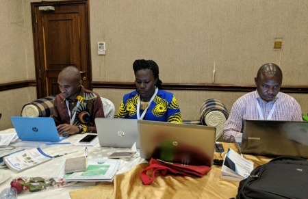 Periodistas africanos trabajando en un evento comunitario. Foto: SJN