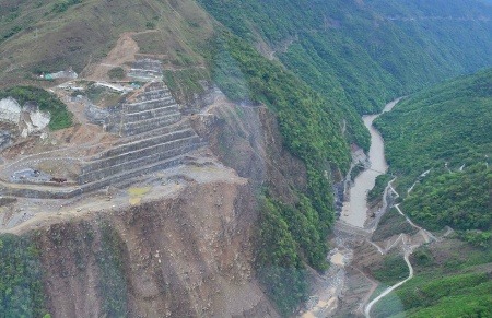 Panorámica del proyecto de Hidroituango durante su construcción. Fotografía: Svenswikipedia en Wikimedia Commons.