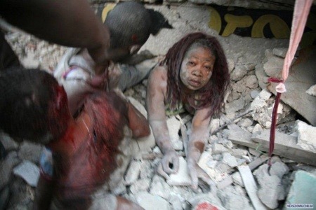 Una de las fotografías de Morel en el terremoto de Haití / NY Times