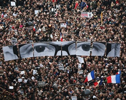 Fotografía de encabezado: Manifestación en París tras los atentados / Fotografía: Ben Ledbetter en Flickr / Usada bajo licencia Creative Commons