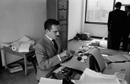 Gabriel García Márquez en las oficinas de Prensa Latina, Bogotá, 1959. Foto: Hernán Díaz. Esta fotografía hace parte del libro “Gabo periodista”. Todos los derechos reservados