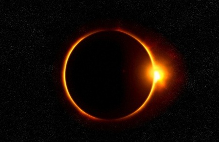 ¿Es cierto que tras el eclipse del 21 de agosto, la Tierra vivirá 4 días de total oscuridad?... ¡Responde nuestro quiz semanal de noticias! 