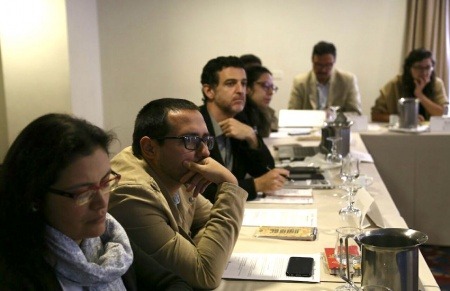 15 periodistas económicos se reunieron en el Seminario Periodismo, Economía y Paz. Foto: Andrés Torres /FNPI. 