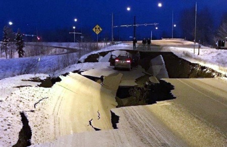 ¿Es real esta fotografía tomada tras el sismo de 7.0 en Alaska?... ¡Responde nuestro quiz de noticias!