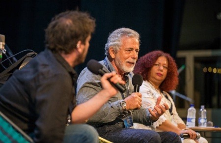 Gustavo Gorriti (Perú), Jacobo García (España) y Luz Mely Reyes (Venezuela) en el Hay Festival 2019. Foto: Casa Productora / FNPI.