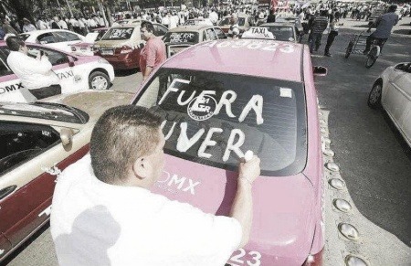 ¿Es real esta fotografía tomada durante una protesta contra Uber en México?...  ¡Responde nuestro quiz de noticias! 