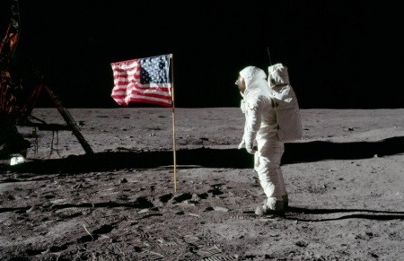 ¿En realidad la llegada del hombre a la Luna fue un montaje hecho en Hollywood?... ¡Responde nuestro quiz de noticias!