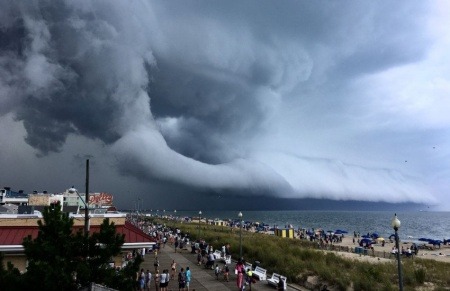 ¿Realmente muestra esta foto el tifón Hagibis llegando a las costas de Japón?... ¡Responde nuestro quiz de noticias!