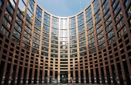 El Parlamento Europeo. Fotografía: hpgruesen en Pixabay. Usada bajo licencia Creative Commons. 