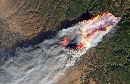 ¿Es real esta imagen satelital de los incendios en California?... ¡Responde nuestro quiz de noticias!