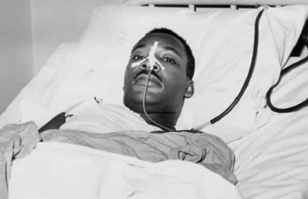 ¿Cuándo fue tomada est fotografía? ¿Antes o después de que Martin Luther King recibiera el disparo que causó su muerte en 1968?... ¡Responde nuestro quiz de noticias!