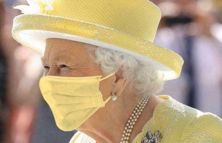 ¿Es real esta imagen de la Reina Isabel usando un cubrebocas que combina con su vestido?... ¡Responde nuestro quiz de noticias!